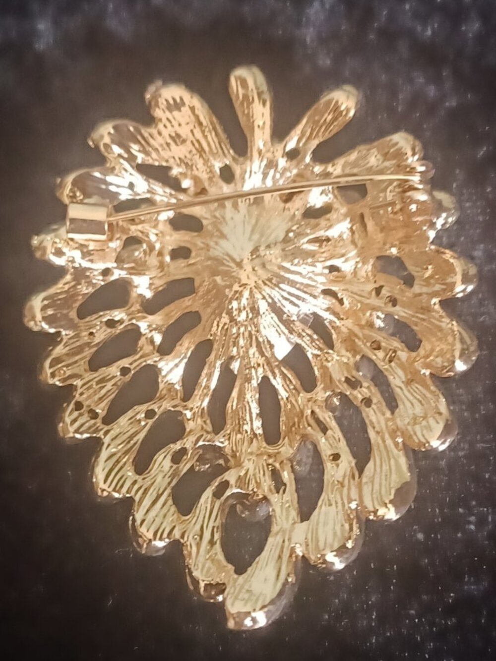 Elegant Green, and Clear Rhinestone Brooch - Picture 2 of 4